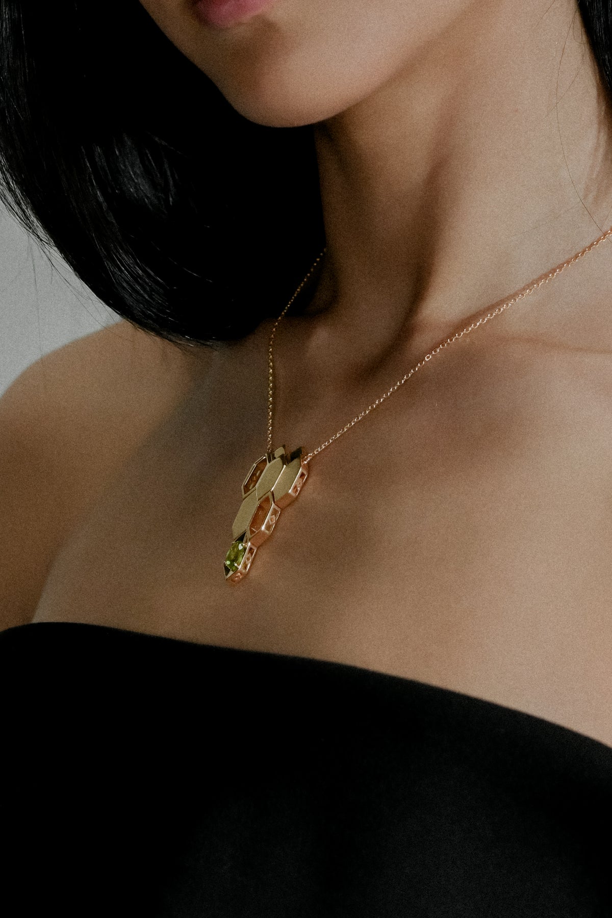 Formes Hexagone 18k Gold Vermeil Peridot Charm Necklace
