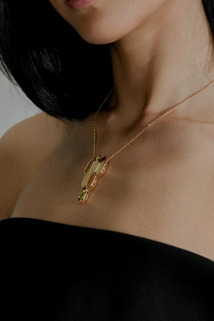 Formes Hexagone 18k Gold Vermeil Peridot Charm Necklace