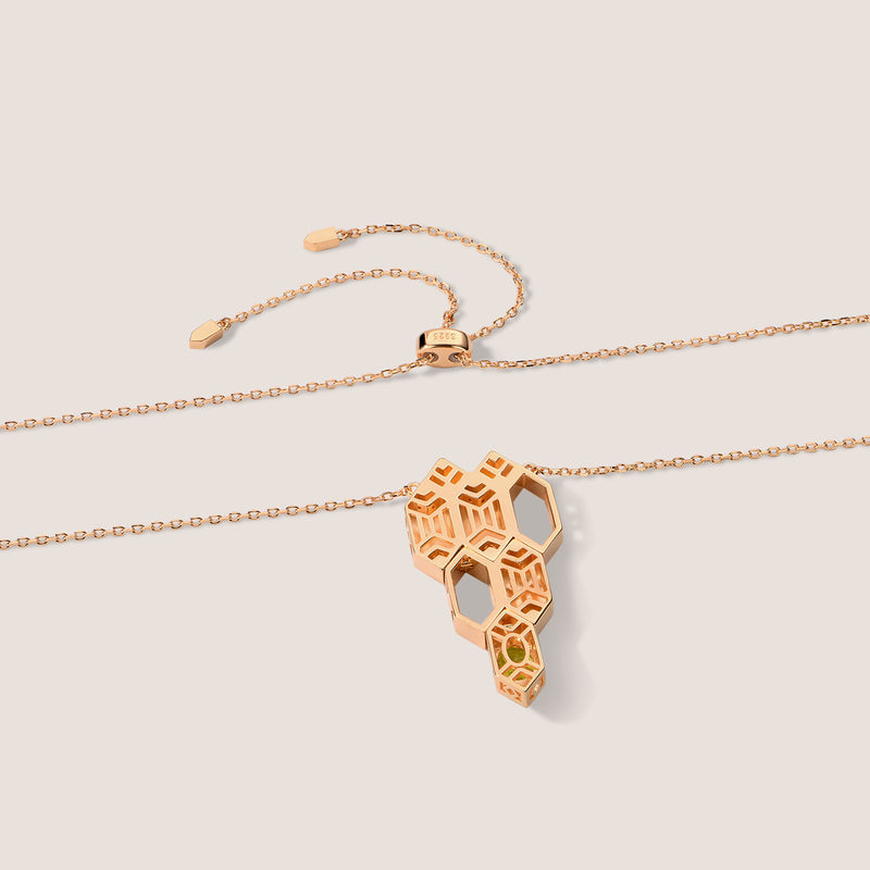 Formes Hexagone Peridot Charm Necklace