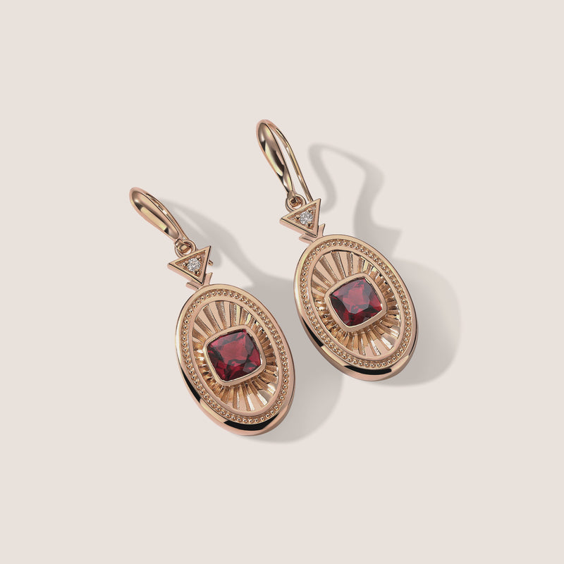 Rayons de Lumière Garnet Drop Earrings