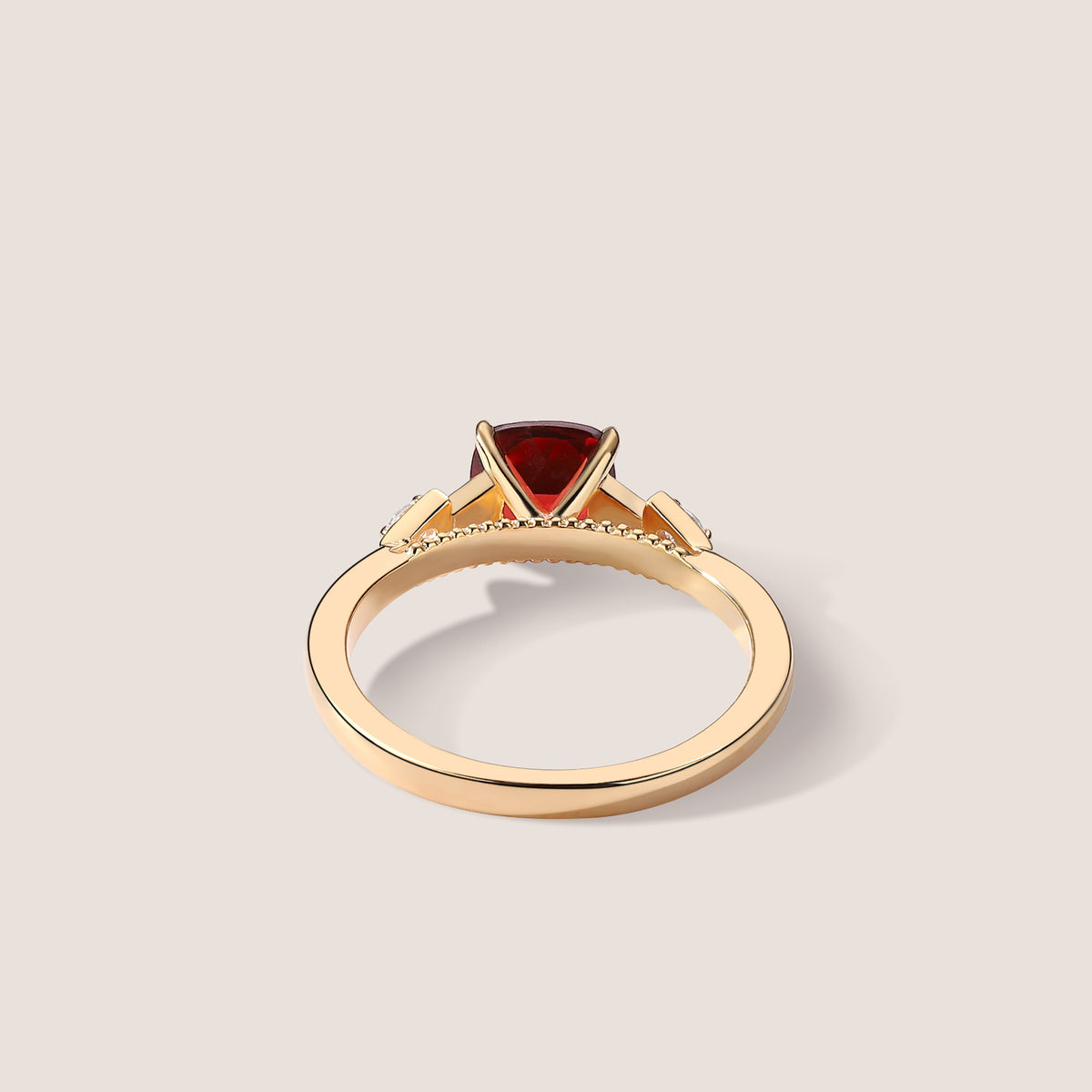 Rayons de Lumière Garnet Ring