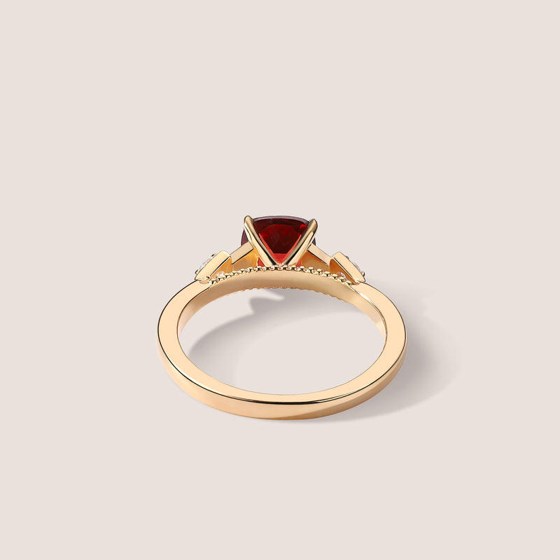Rayons de Lumière Garnet Ring