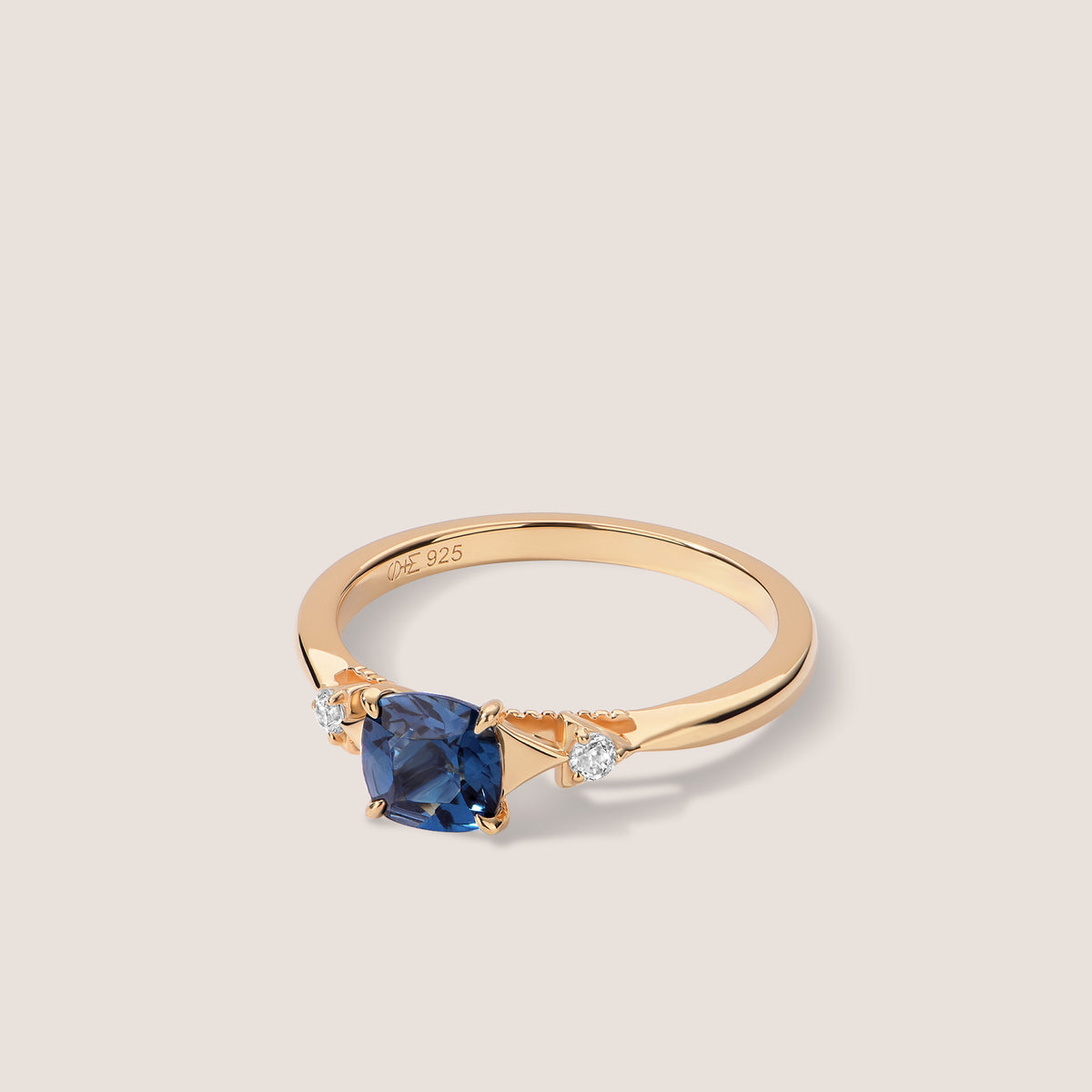 Rayons de Lumière Blue Topaz Ring